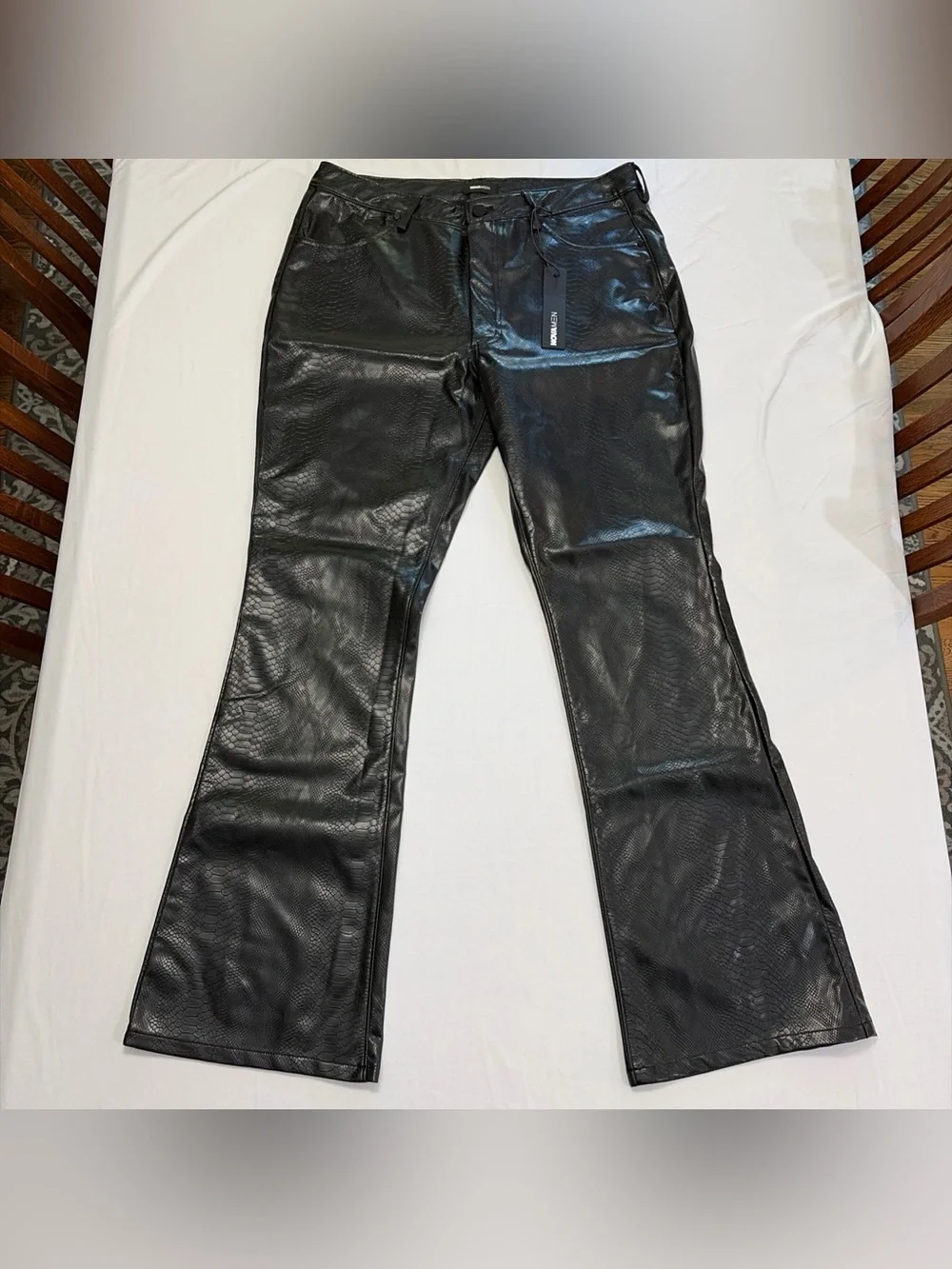 Novamen sleek black